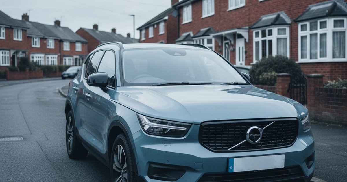 VOLVO Xc40 parked on a UK suburban street — PlateInsight reliability analysis
