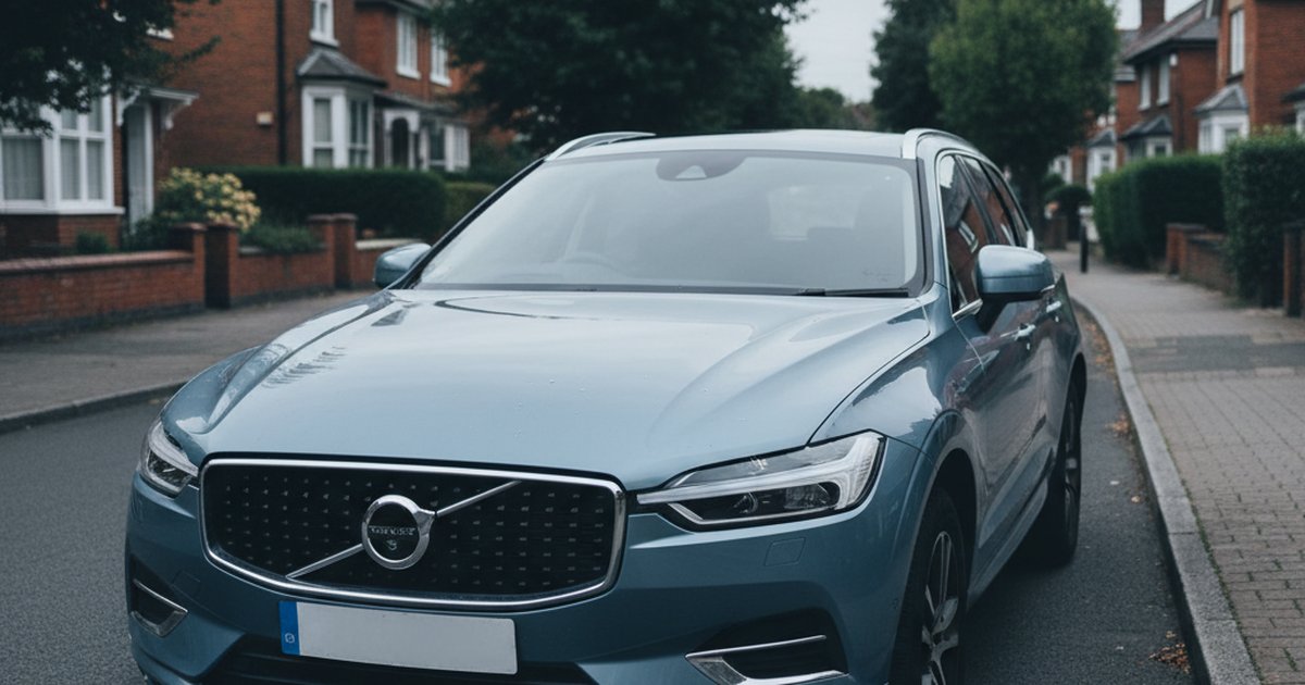VOLVO Xc60 parked on a UK suburban street — PlateInsight reliability analysis